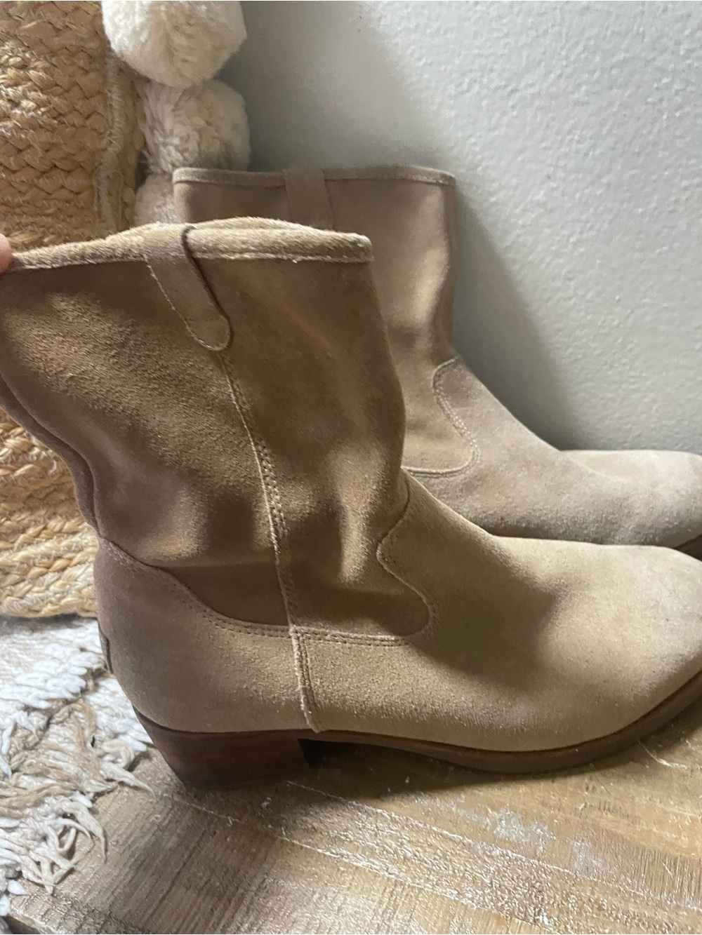 Ugg Women's Tan Suede Mid-Calf Boots size 9